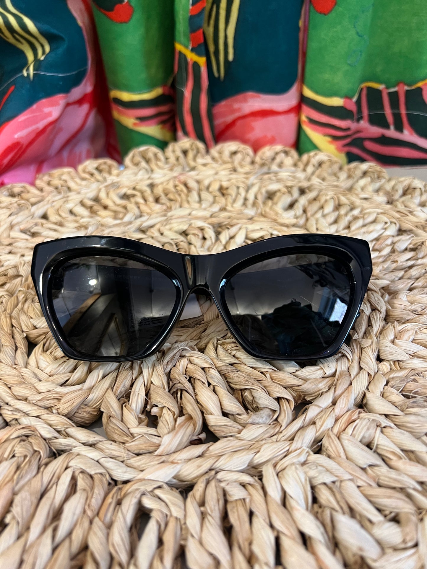 Burberry Sunglasses black frames 4420 Burberry