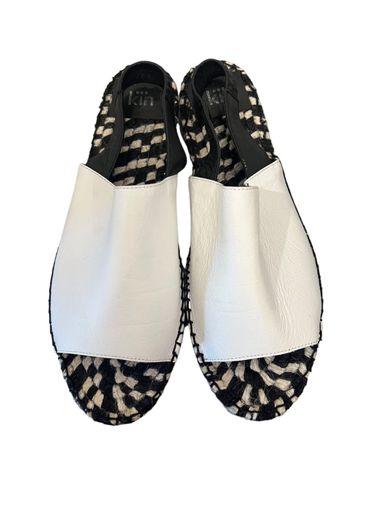 Kin black/white sandals  8
